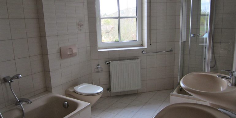 Teilansicht Badezimmer im OG