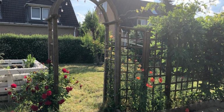 Teilansicht Garten und Terrasse